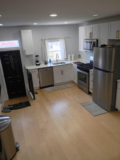 Midtown-Edmondson Home, a 2 minute walk to West Baltimore  MARC (id. 32369)