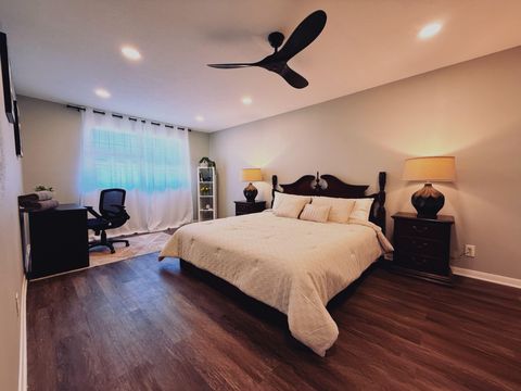 Newly-renovated & Comfortable Beaumont Near Shops & Dining (id. 10228)
