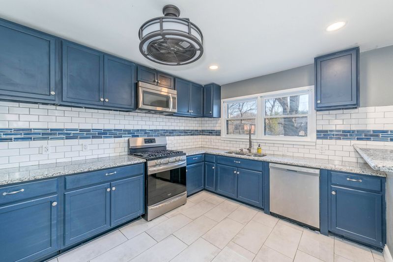 Comfortable & newly-renovated Fort Worth House with Backyard (id. 2346)