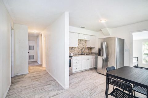 Right Where You Need to be and Comfy Beds Waiting for You!! (id. 14704)