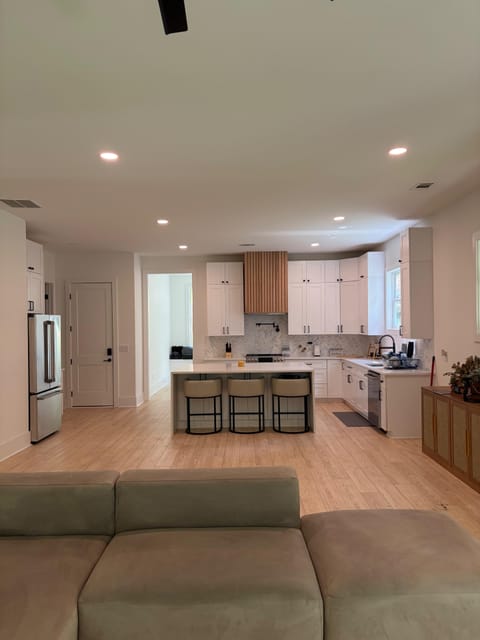 Live in College Park (id. 41815)