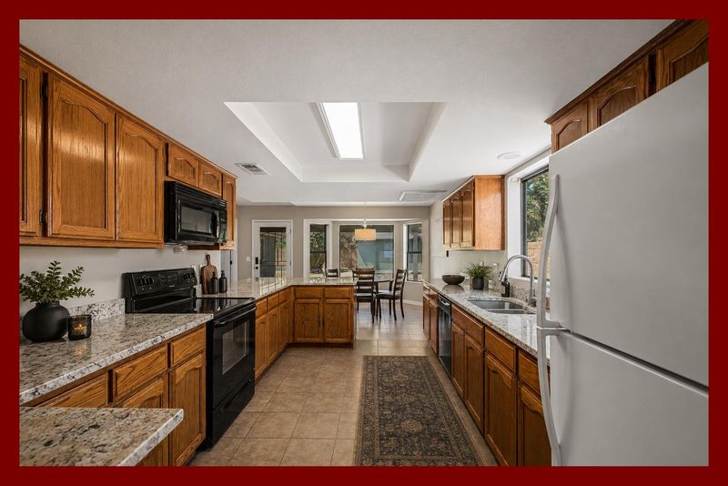 roommates in Undisclosed, Mesa, AZ 85204 Near Downtown Mesa | Private Bath Options | Storage Unit  Mini Fridge & Smart TV  ! (id. 34314) - cirtru.com