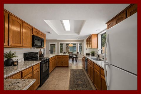 Near Downtown Mesa | Private Bath Options | Storage Unit  Mini Fridge & Smart TV  ! (id. 34314)