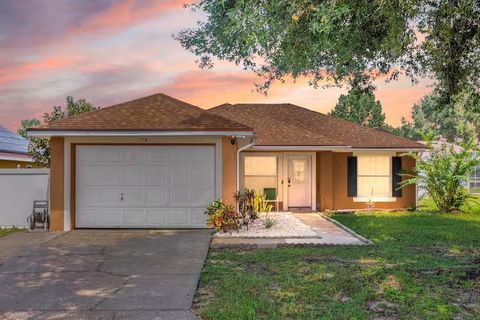 Beautiful cozy pool house! great location in Davenport close to four corner, with parking and laundry room included! close to many restaurant, store and more. (id. 15171)