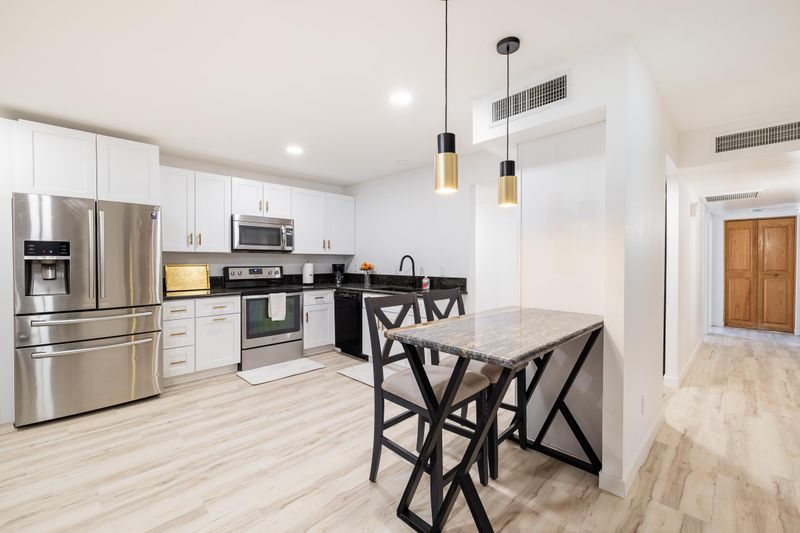 roommates in Undisclosed, Phoenix, AZ 85053 Spacious Newly-Renovated N.Phoenix Home with Unlimited WiFi, Near Parks & on Cul-de-Sac (id. 11548) - cirtru.com