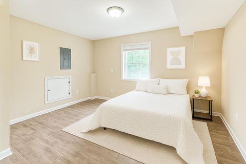 Room in College Park  Near ATL Airport, Shops & Dining  Walkable & Upgraded! (id. 15116)
