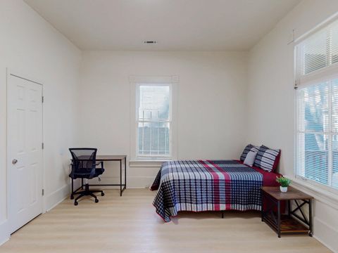 roommates in Undisclosed, Atlanta, GA 30310 Comfortable home in McDaniel Street |  Monthly Cleaning |  Secure coded rooms |  2 min walk to bus stops |  2 min walk to Pyramid Grocery (id. 29240) - cirtru.com