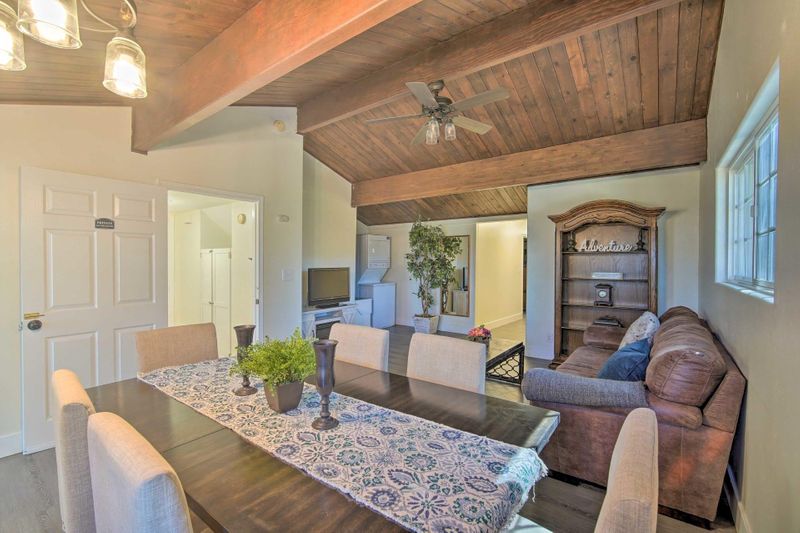 roommates in Undisclosed, Lake Arrowhead, CA 92352 Modern & cozy Lake Arrowhead House with Living room, dining room, laundry, deck, mountain views + (id. 10116) - cirtru.com