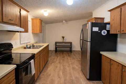 Live in Fayetteville NC (id. 19775)