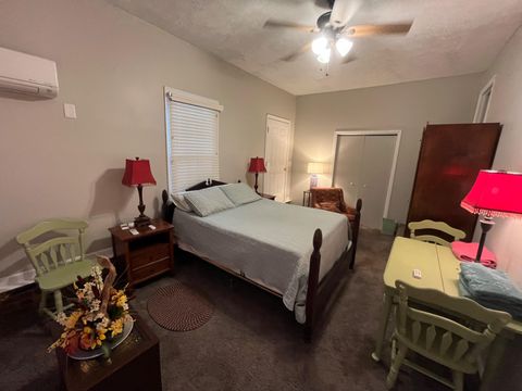 Live in Fayetteville (id. 25443)