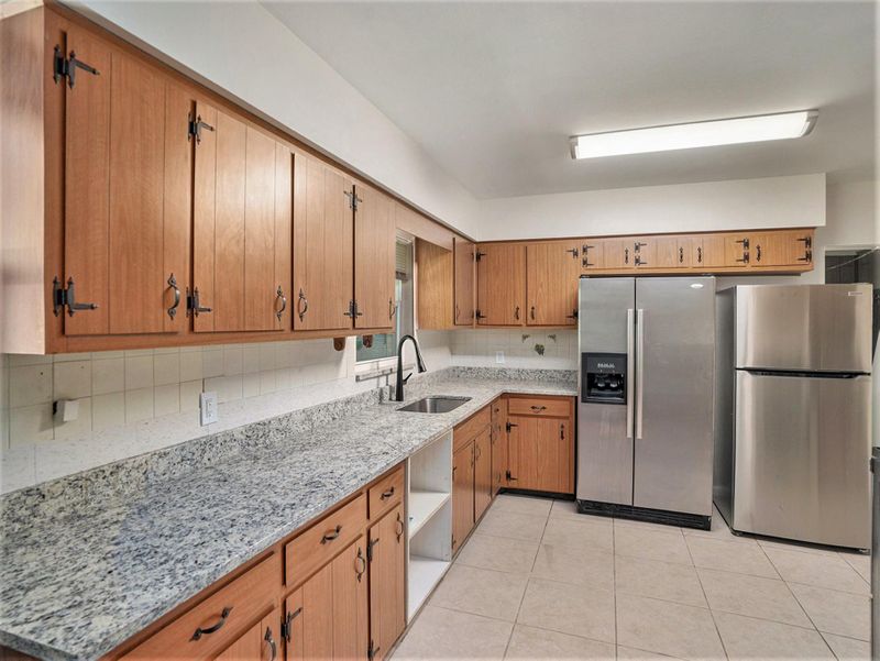 roommates in Undisclosed, Brandon, FL 33510 Bright & Spacious Brandon Home with Dining Area - Perfect for You (id. 7786) - cirtru.com