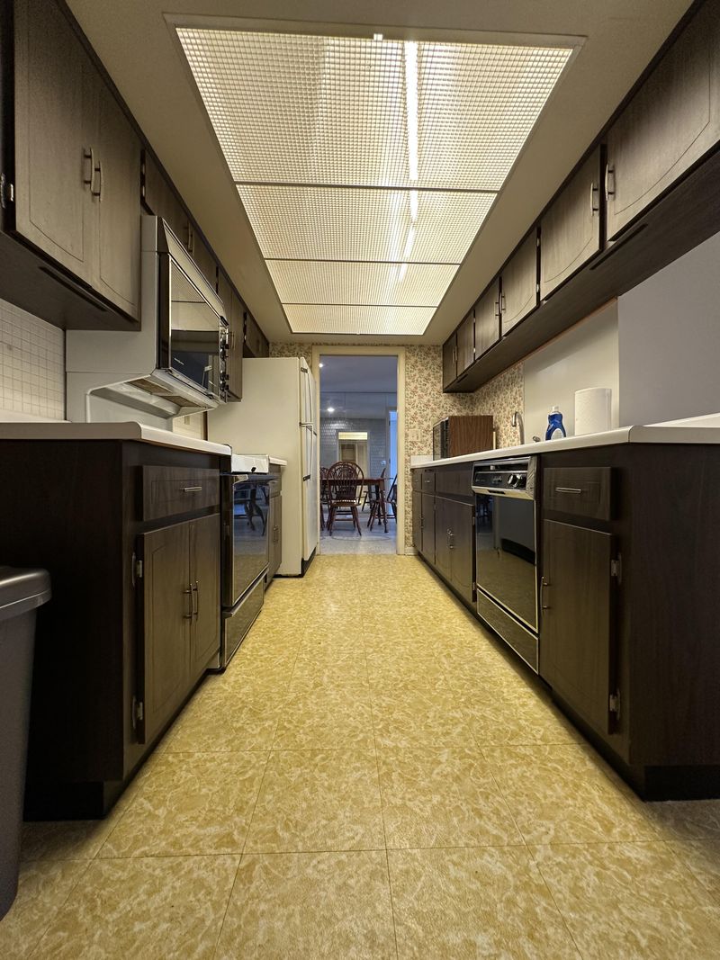 roommates in Undisclosed, Seminole, FL 33776 Spacious & cozy Largo House that's minutes from the beach. (id. 9733) - cirtru.com