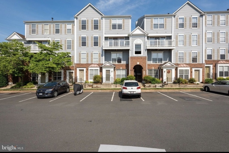 roommates in Sterling Private Room in 2Bed.3Bath - cirtru.com