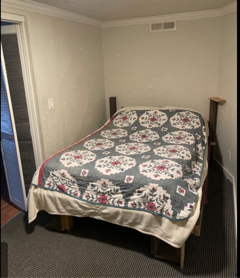 Private Room in 3Bed.1Bath