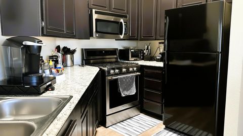 Elegant 5BR Family Retreat with BBQ Near DryTown (id. 29498)