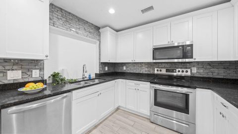 Super Host! Plenty of parking. Beautiful & spacious Tampa House. Recently Remodeled! (id. 6111)