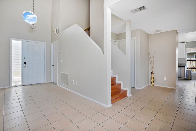 roommates in Undisclosed, Kissimmee, FL 34743 Kissimmee House with Dining area. Newly-renovated & beautiful (id. 4289) - cirtru.com