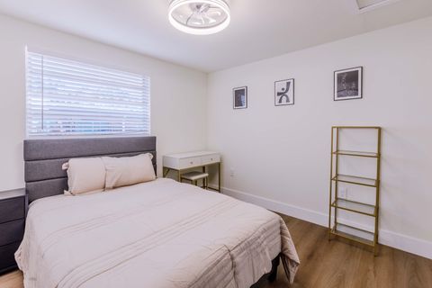 East Tampa Comfort Home Close to Everything -  Smart Tv in Room, High-speed WiFi, Free In-unit Laundry - Safe, Clean & Comfortable Living – Rooms for Rent (id. 23405)