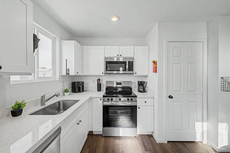 roommates in Undisclosed, Phoenix, AZ 85040 BRAND NEW BUILD! 4 Rooms Only | Large Mini Fridges | Fastest WiFi | Minutes from Sky Harbor! (id. 41926) - cirtru.com
