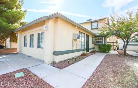 roommates in Undisclosed, Las Vegas, NV 89110 Cozey East Las Vegas Home (id. 44056) - cirtru.com