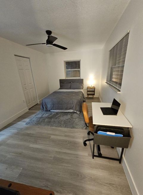 Newly-renovated & modern Orlando House with Backyard (id. 12070)