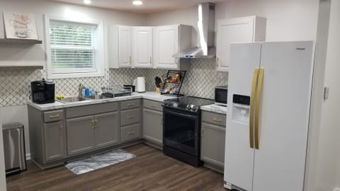 Entire Place 3Bed.1Bath