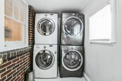 Renovated Home  Close to Public Transport  Smart-TVs  FREE Washer/Dryer! (id. 11060)