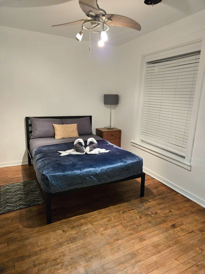 roommates in Undisclosed, Chicago, IL 60654 Grand House, a new Coliving Community in the middle of Downtown - Across the street from the Blueline Train (id. 20027) - cirtru.com