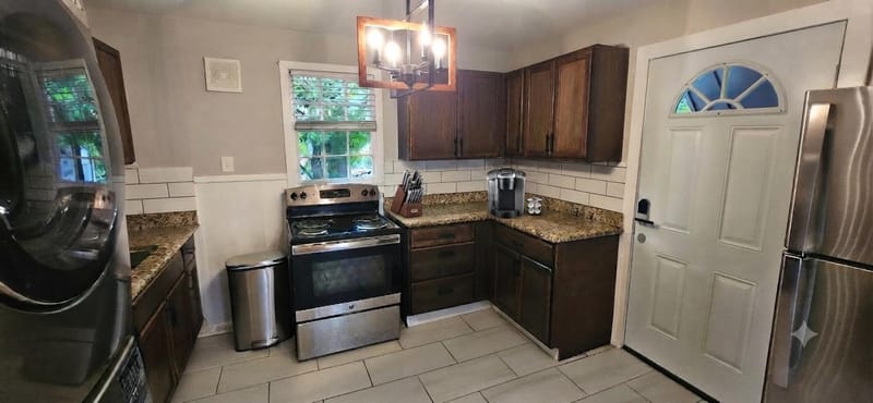 Live in established Sylvan Hills neighborhood near all Atlanta has to offer (id. 35864)