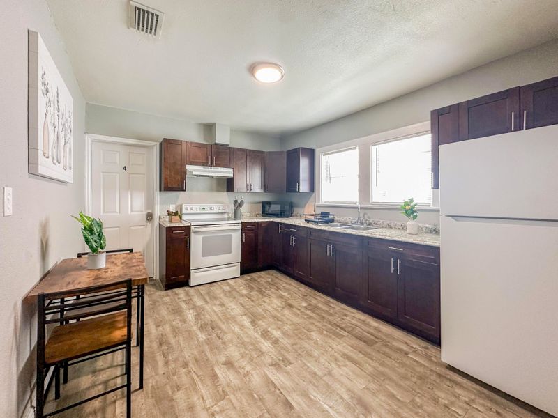 roommates in Undisclosed, Tampa, FL 33607 WEST TAMPA  BUNGALOW! Center part of Tampa, AIRPORT 5 min away .  WALKING DISTANCE TO EVERYTHING (id. 8535) - cirtru.com