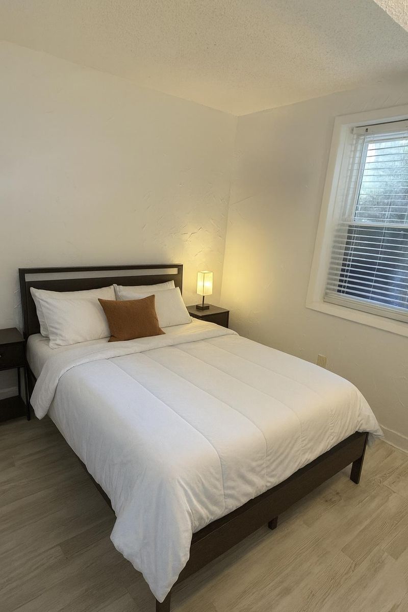 roommates in Undisclosed, Charlotte, NC 28213 Peaceful, tree-lined retreat in the heart of University City — just minutes from UNCC, light rail (id. 20015) - cirtru.com