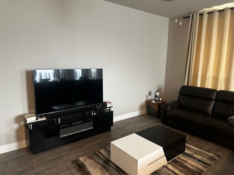 Private Room in 3Bed.1Bath