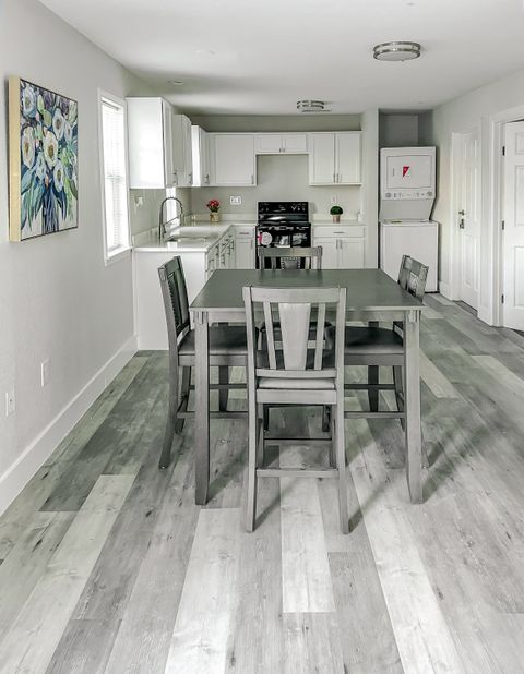 High-quality & newly-renovated Dallas House with Patio or porch (id. 2440)