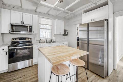 roommates in Undisclosed, Jacksonville, FL 32206 Comfortable & beautiful Jacksonville House with Backyard (id. 9735) - cirtru.com