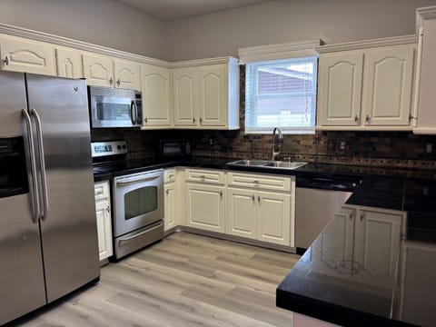 Fully remodeled, modern home in Port Orange. (id. 14176)