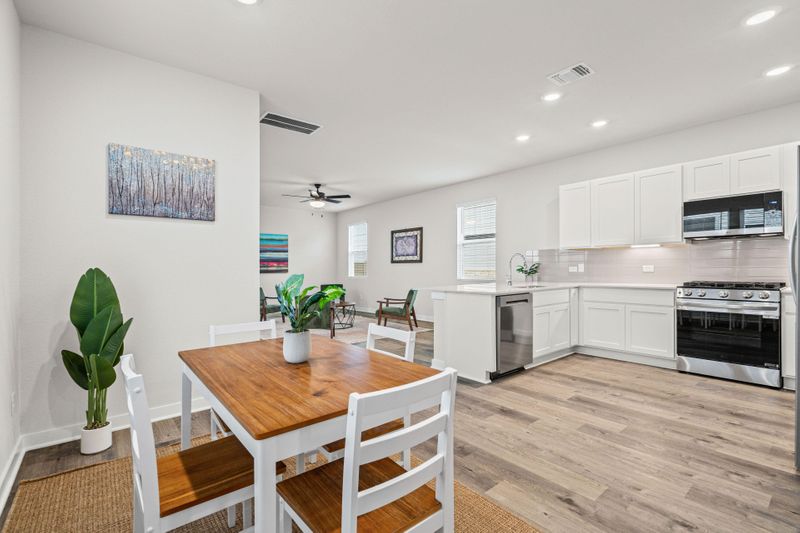 roommates in Undisclosed, Round Rock, TX 78665 Round Rock - NEW | Utilities Included | 3 Bedrooms have PRIVATE BATHS (id. 30052) - cirtru.com