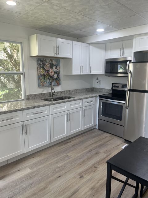 Newly-renovated & cozy Orange City House with Backyard (id. 10709)
