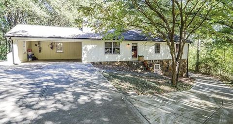 Cozy & comfortable Lilburn House with Backyard (id. 12648)