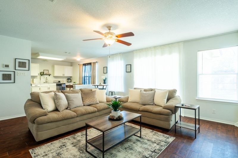 roommates in Undisclosed, San Antonio, TX 78254 Cozy Rooms for Rent-Flexible leases-All bills paid—Prime Location & POOL!! (id. 18000) - cirtru.com