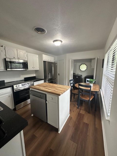 Live in Talbot's Corner (id. 33149)