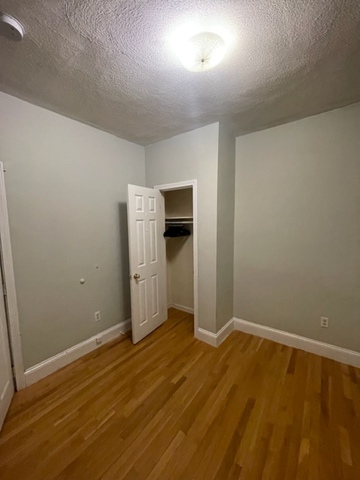 roommates in Mattapan Private Room in 3Bed.1Bath - cirtru.com