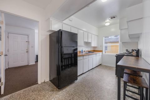 Beautiful Home – Near Everything! Clean, quiet, and perfect for you 
 35 Min to Disney | 25 Min to Universal | 15 Min to Downtown Orlando | 8 Min to Publix | 5 Min to Walmart (id. 10235)