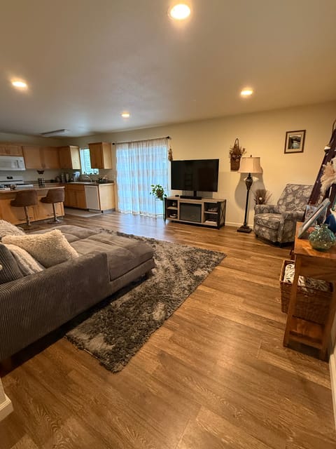 roommates in McKinleyville Room2Bed.1.5Bath - cirtru.com