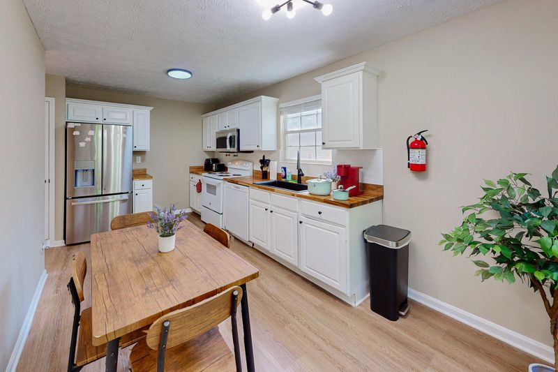 PadSplit Plus Property  Upgraded Stone Mountain Home | Premium Furnishings & Smart TVs! (id. 8546)