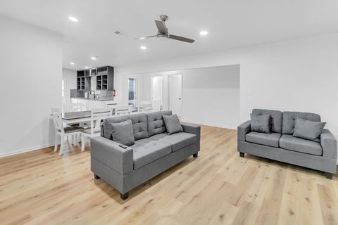 Spacious Budget Friendly Rooms in Southwest Houston. Private Renovated House, Close to Public Transportation. (id. 3892)