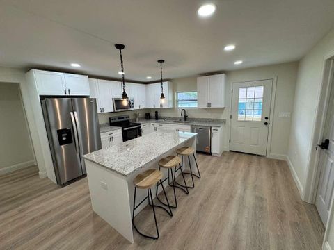 New Build PadSplit Gem  | Private Porch  | Spacious Backyard  | Exceptional Parking (id. 18119)
