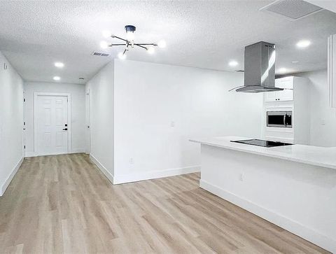 Live in Bradenton (id. 22053)