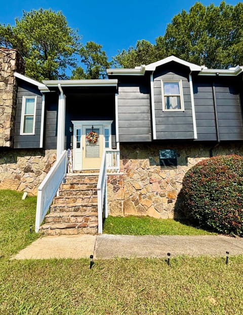 Mid Term Stay Near Downtown, Colleges, and Hospitals (id. 38578)