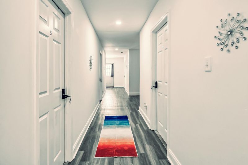 Cozy Home w/fully stocked kitchen. Each room has new mini fridge & a smart tv. Professional cleaning  bi-weekly. Halloween Promo 75 free 4U ‍‍ (id. 11322)