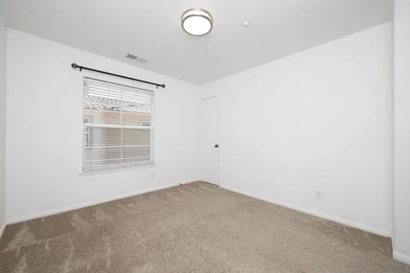 Private Room in 3Bed.3Bath